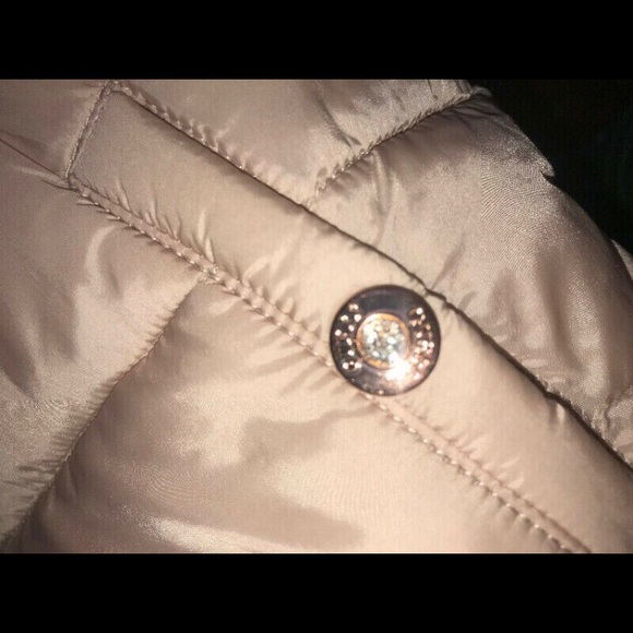 GUESS NEW w/tags. Winter Jacket rhinestone buttons giftable - Picture 4 of 8